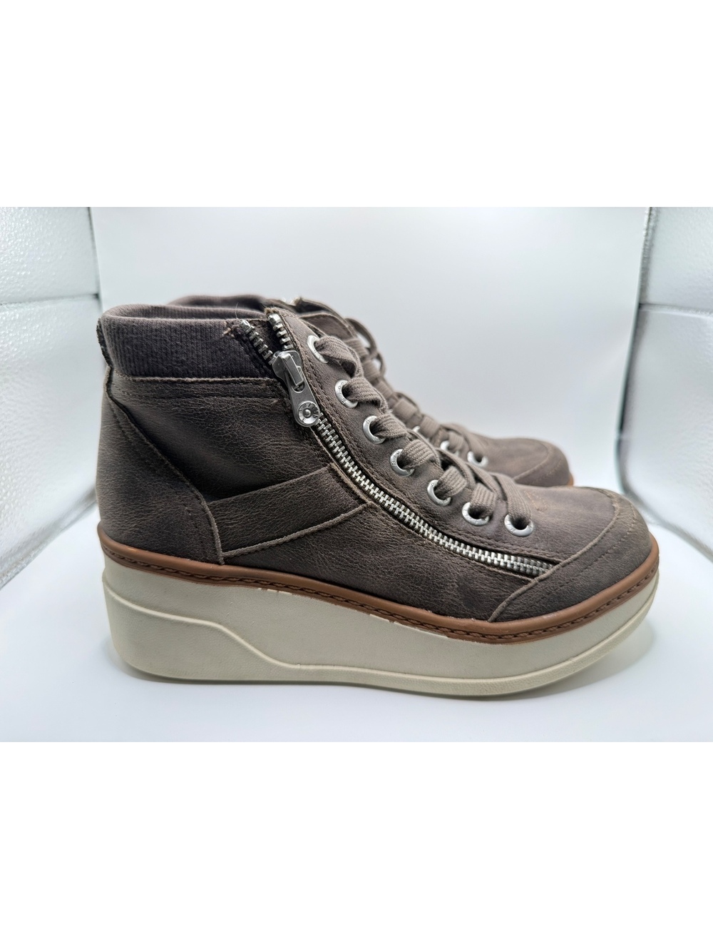 Blowfish Malibu Women’s Size 7 Camden Wedge Platform Sneaker in mushroom